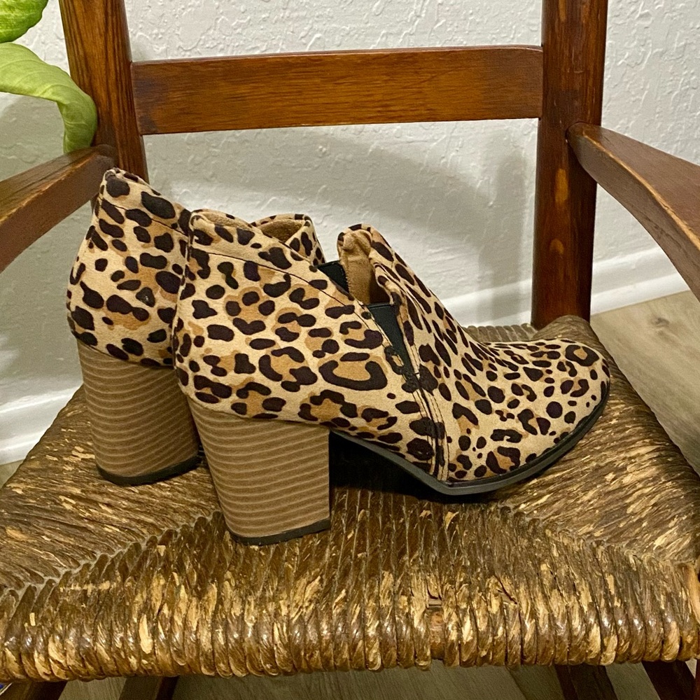 SOLD: Dr. Scholl’s Leopard Booties